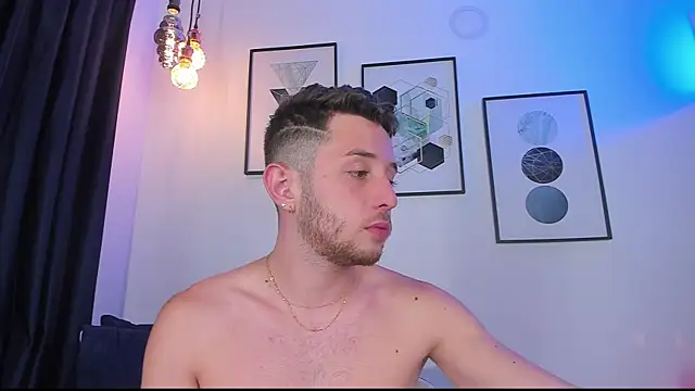 Snapshot of Juan_Castano chatting on 01.03.25 Juan Castano online show from 01.03.25