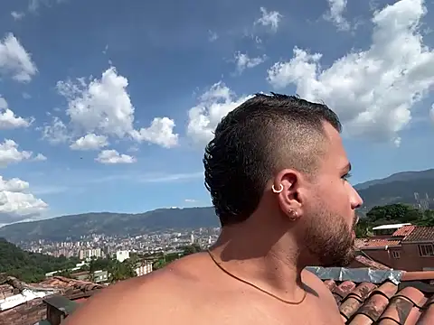 Snapshot of Juan_Castano chatting on 01.15.25 Juan Castano online show from 01.15.25