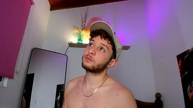 Snapshot of Juan_Castano chatting on 10.09.25 Juan Castano online show from 10.09.25