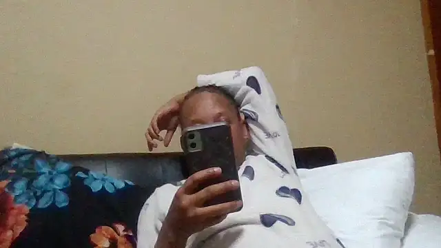 Snapshot of ShooingBunch chatting on 11.12.25 ShooingBunch online show from 11.12.25