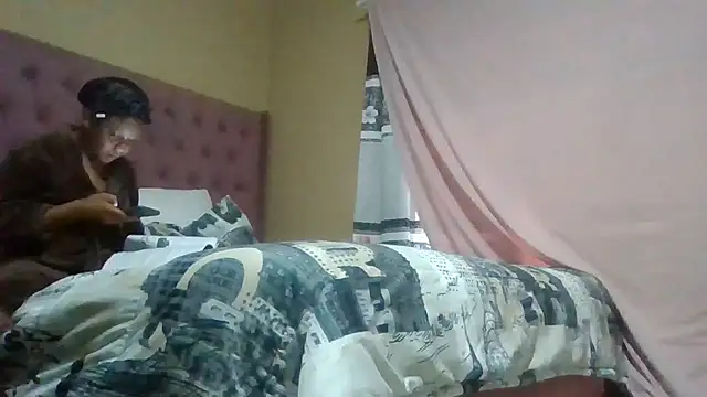 Snapshot of ShooingBunch chatting on 11.25.25 ShooingBunch online show from 11.25.25