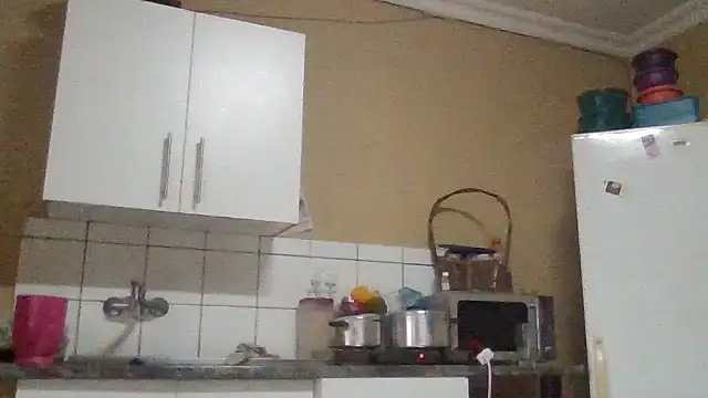 Snapshot of ShooingBunch chatting on 12.02.25 ShooingBunch online show from 12.02.25