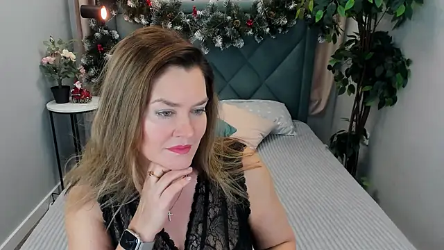 Snapshot of Adele_Russo chatting on 12.18.24 Adele Russo online show from 12.18.24