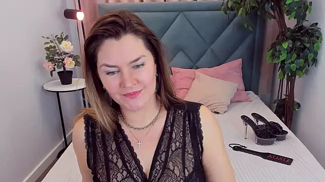 Snapshot of Adele_Russo chatting on 02.05.25 Adele Russo online show from 02.05.25