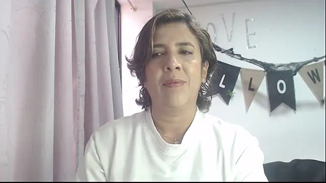 Snapshot of Victoria_meester chatting on 10.23.25 Victoria meester online show from 10.23.25