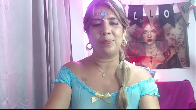 Snapshot of Victoria_meester chatting on 10.28.25 Victoria meester online show from 10.28.25