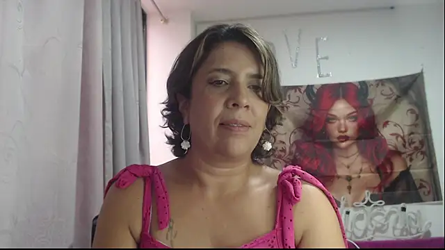 Snapshot of Victoria_meester chatting on 11.12.25 Victoria meester online show from 11.12.25