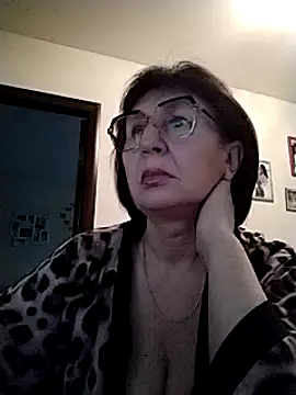 AlbinaXPretty online show from 12.30.24