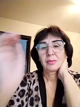 AlbinaXPretty online show from 10.20.25