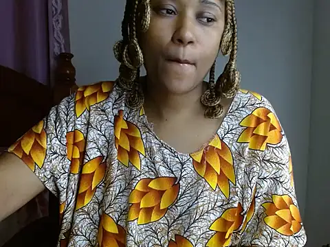 Snapshot of savage_laura chatting on 07.28.26 savage laura online show from 07.28.26