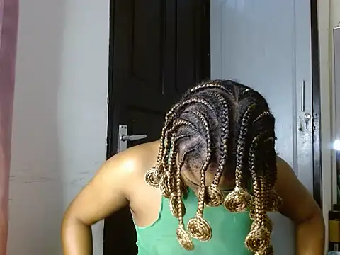 Snapshot of savage_laura chatting on 08.01.26 savage laura online show from 08.01.26