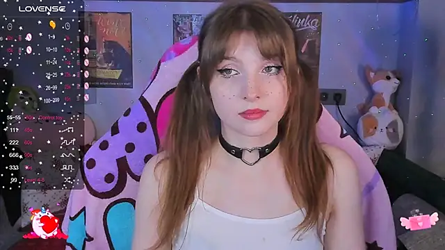 Snapshot of AliceLanley chatting on 12.10.24 AliceLanley online show from 12.10.24