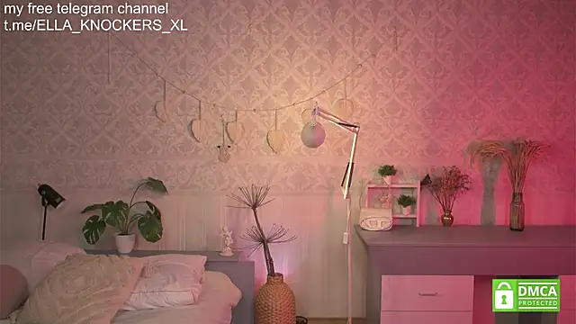 Snapshot of ella_knockers_xl chatting on 02.18.25 ella knockers xl online show from 02.18.25