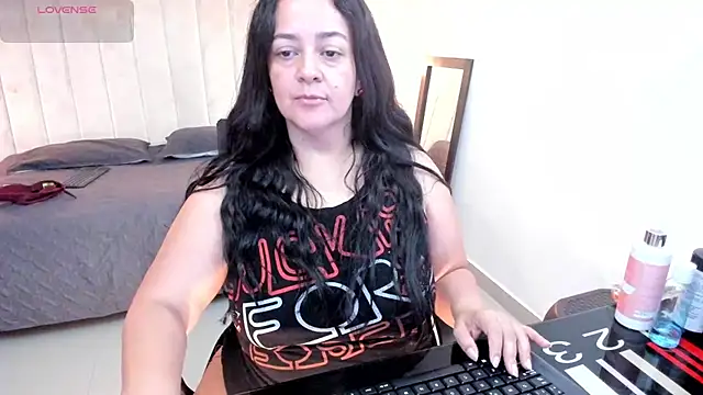 lucia vonne  online show from 02.28.26