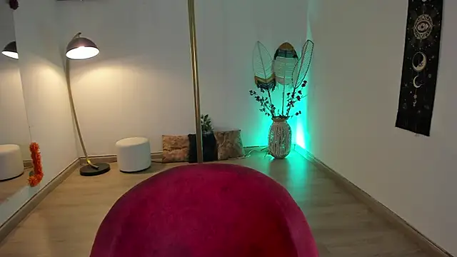 Snapshot of Kat_Art chatting on 12.24.24 Kat Art online show from 12.24.24