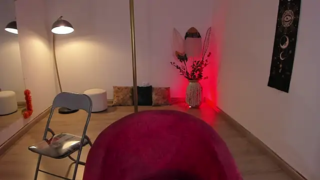 Snapshot of Kat_Art chatting on 01.14.25 Kat Art online show from 01.14.25