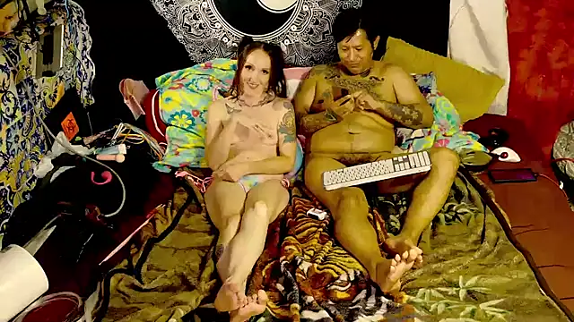 Snapshot of newboofgoofin chatting on 11.24.25 newboofgoofin online show from 11.24.25