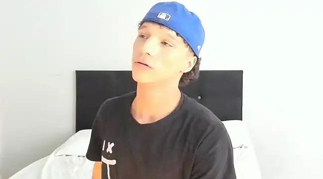 Snapshot of angelcortes chatting on 03.11.25 angelcortes online show from 03.11.25