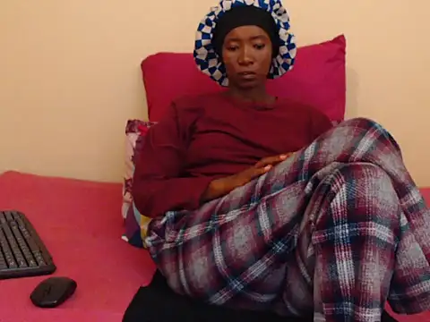 Snapshot of NikkiDickSavage chatting on 01.18.25 NikkiDickSavage online show from 01.18.25