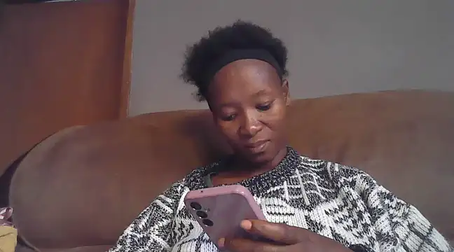 Snapshot of NikkiDickSavage chatting on 02.20.25 NikkiDickSavage online show from 02.20.25