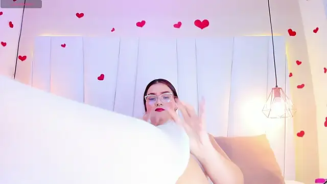 Snapshot of MelanieKlaus chatting on 10.11.25 MelanieKlaus online show from 10.11.25