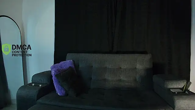 yungelitamor  online show from 03.18.26