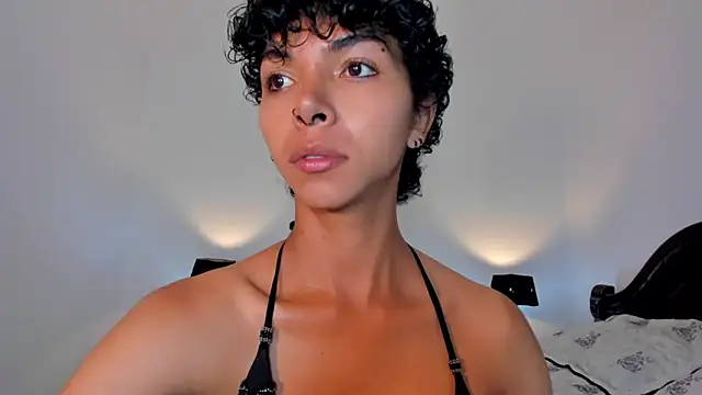 xhenisa  online show from 01.26.25