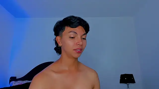 xhenisa  online show from 09.10.25