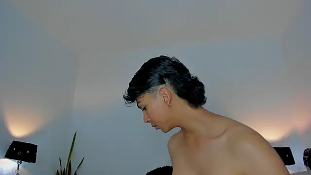 xhenisa  online show from 02.27.26