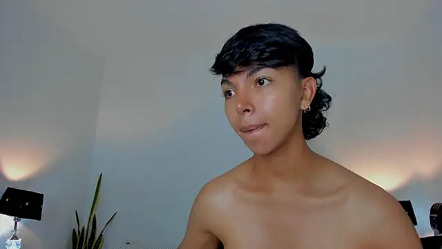 xhenisa  online show from 03.04.26