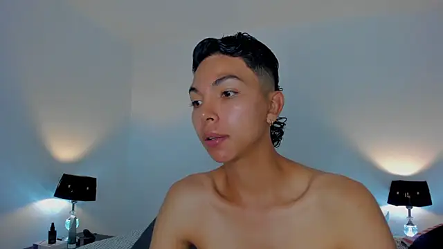 xhenisa  online show from 03.10.26