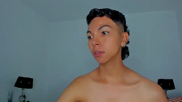 xhenisa  online show from 03.11.26