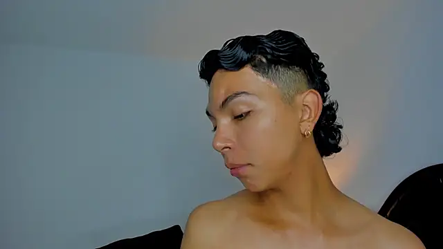 xhenisa  online show from 03.12.26