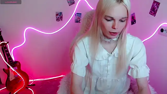 Emily Nyaffee online show from 09.08.25