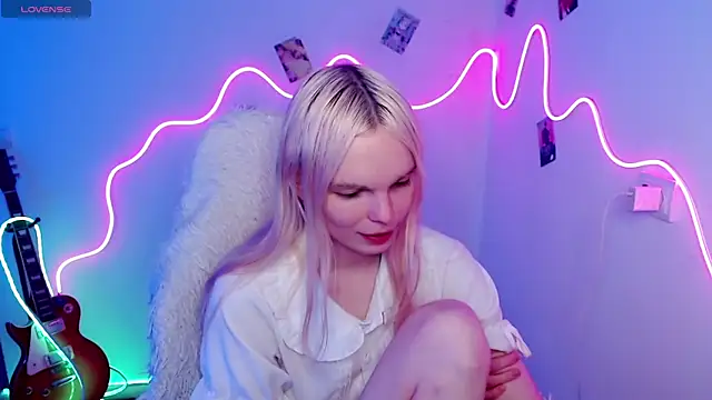 Emily Nyaffee online show from 11.05.25