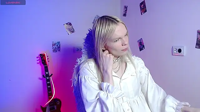 Emily Nyaffee online show from 03.18.26