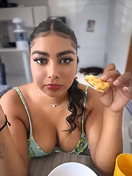NatashaBrown12 online show from 04.26.26