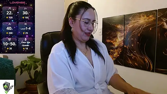 Snapshot of amalia_brunette chatting on 09.08.25 amalia brunette online show from 09.08.25