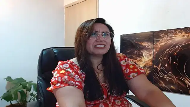 Snapshot of amalia_brunette chatting on 09.18.25 amalia brunette online show from 09.18.25