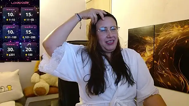 Snapshot of amalia_brunette chatting on 11.26.25 amalia brunette online show from 11.26.25