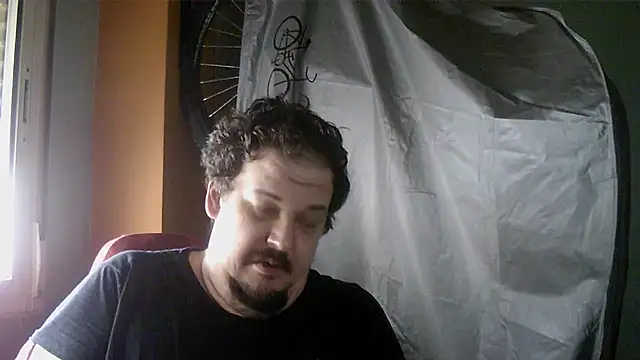 Snapshot of porkorossy chatting on 10.02.25 porkorossy online show from 10.02.25