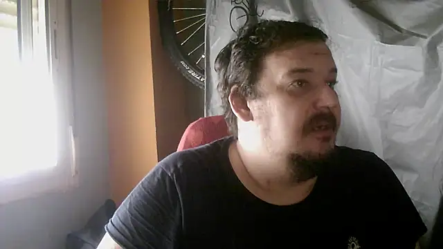 Snapshot of porkorossy chatting on 10.17.25 porkorossy online show from 10.17.25