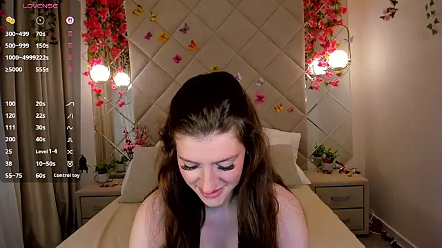 Snapshot of Skinny_Alice chatting on 12.17.25 Skinny Alice online show from 12.17.25