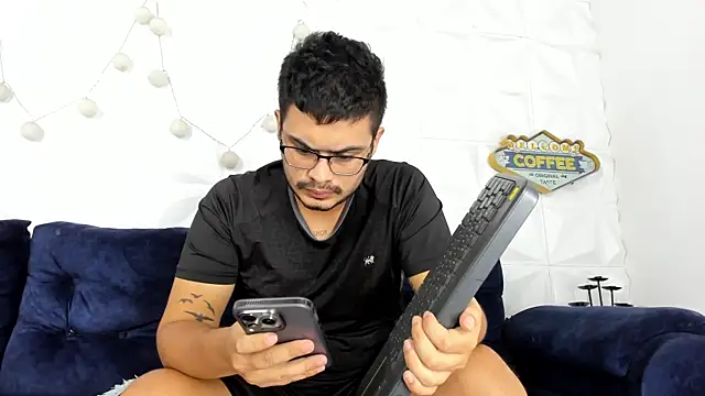 Snapshot of willy_colombia chatting on 01.23.25 willy colombia online show from 01.23.25