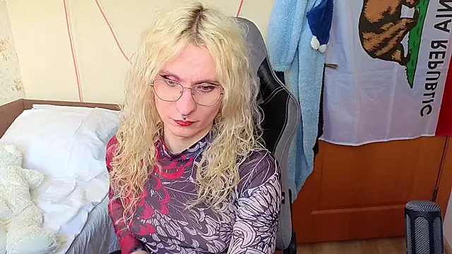 Lori Myaf online show from 04.24.26