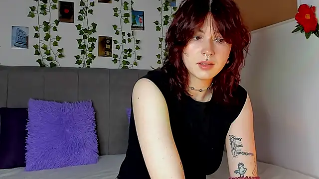 Snapshot of miss_Lizzy chatting on 11.04.25 miss Lizzy online show from 11.04.25