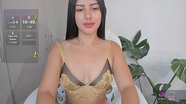 Snapshot of cutewhitneyr chatting on 12.15.25 cutewhitneyr online show from 12.15.25