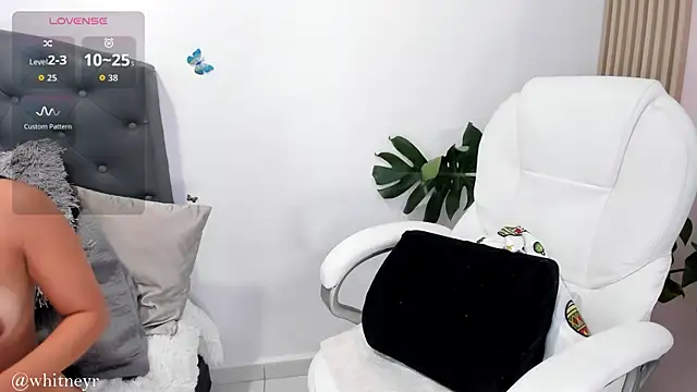 cutewhitneyr online show from 04.20.26