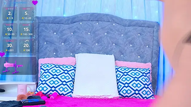 Snapshot of ZafiroClean chatting on 03.19.25 ZafiroClean online show from 03.19.25