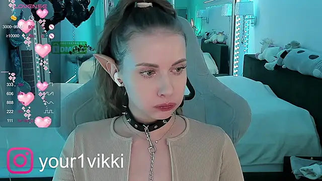 Snapshot of Vikki_Cheese chatting on 12.11.24 Vikki Cheese online show from 12.11.24